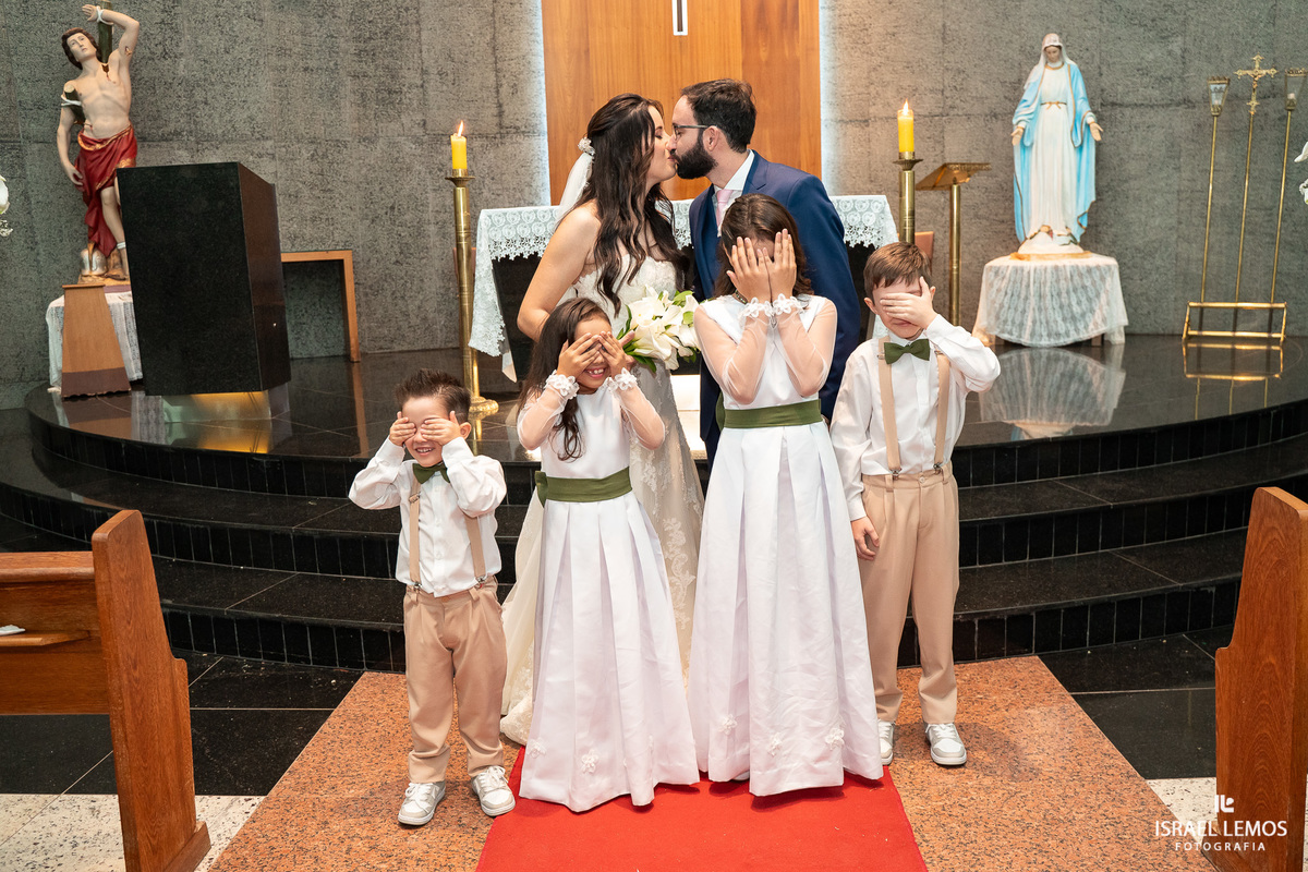casamento na igreja de Para de minas Sao sebastião com fotos lindas do fotografo d casamento Israel lemos