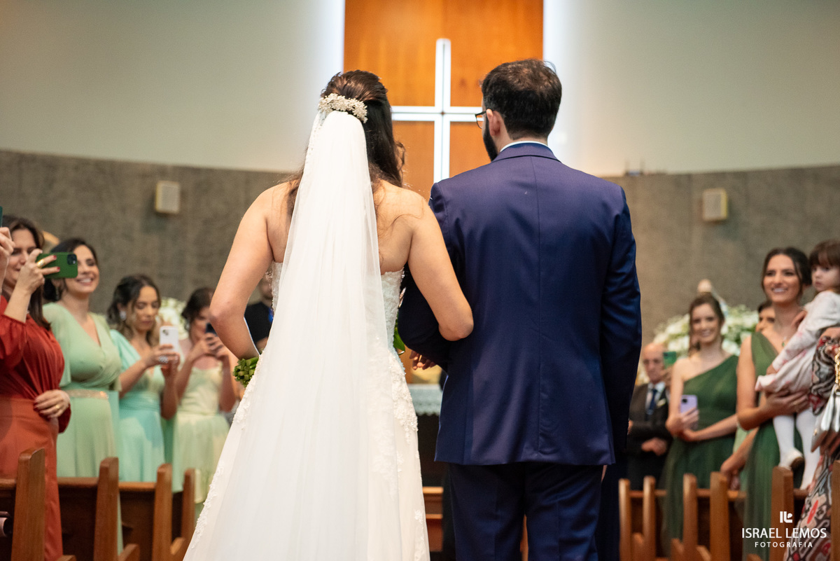 casamento na igreja de Para de minas Sao sebastião com fotos lindas do fotografo d casamento Israel lemos
