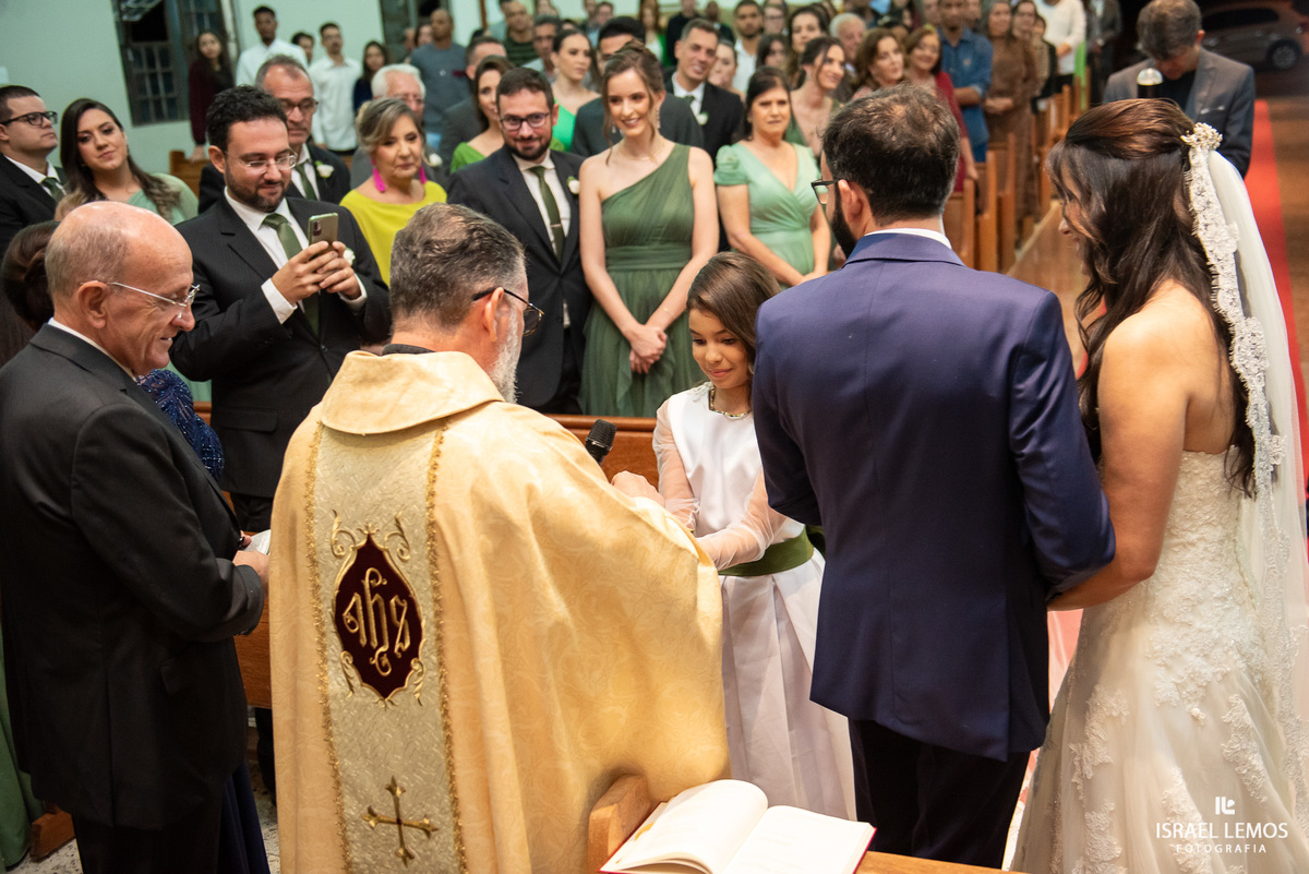 casamento na igreja de Para de minas Sao sebastião com fotos lindas do fotografo d casamento Israel lemos