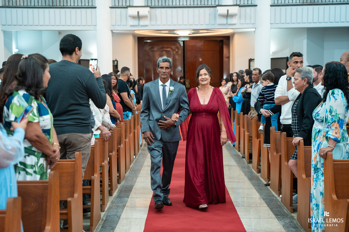 fotografia de casamento na igreja São Francisco Michele e Fernando em para de minas e Itauna fotos Israel lemos fotografo 