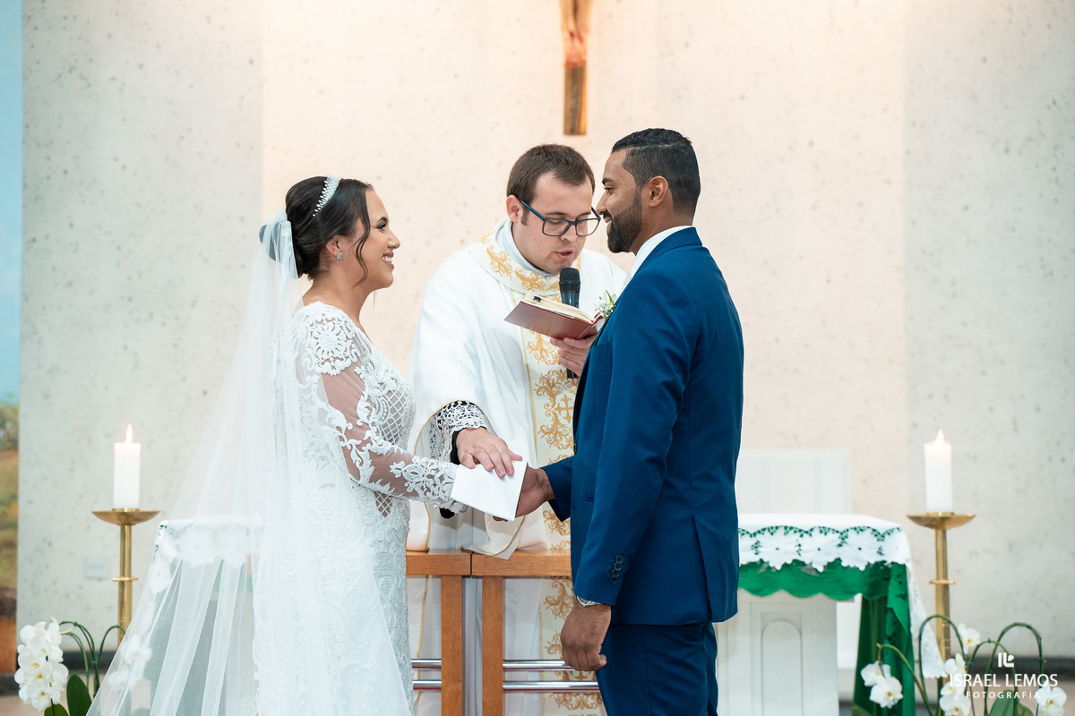 fotografia de casamento na igreja São Francisco Michele e Fernando em para de minas e Itauna fotos Israel lemos fotografo 