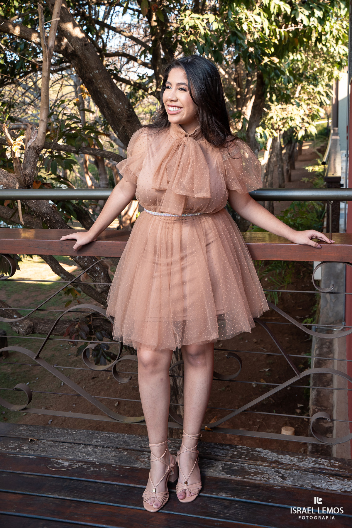 Fotografia de 15 anos na cidade de nova serrana com fotos lindas da debutante de nova serrana lara fotos oficiais pelo fotografo de casamento Israel lemos