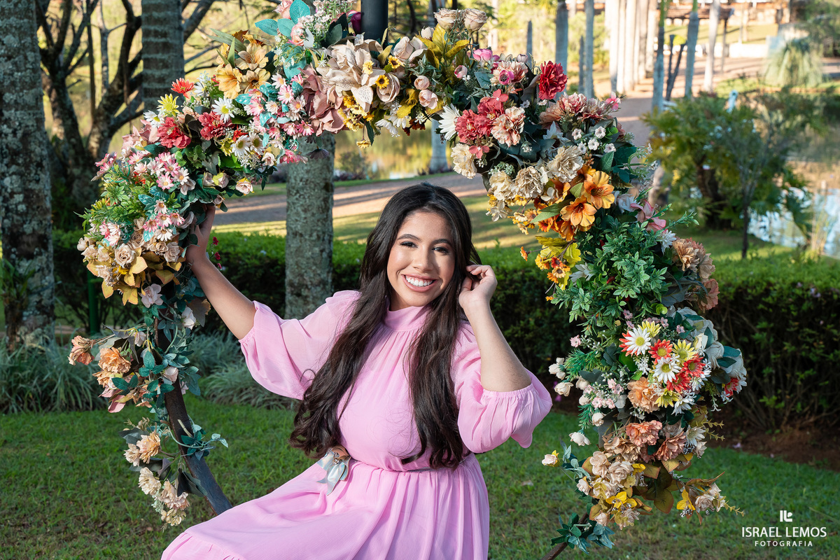 Fotografia de 15 anos na cidade de nova serrana com fotos lindas da debutante de nova serrana lara fotos oficiais pelo fotografo de casamento Israel lemos