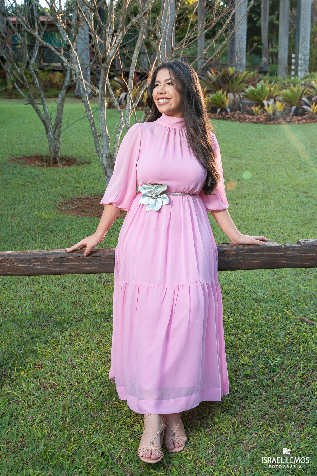 Fotografia de 15 anos na cidade de nova serrana com fotos lindas da debutante de nova serrana lara fotos oficiais pelo fotografo de casamento Israel lemos