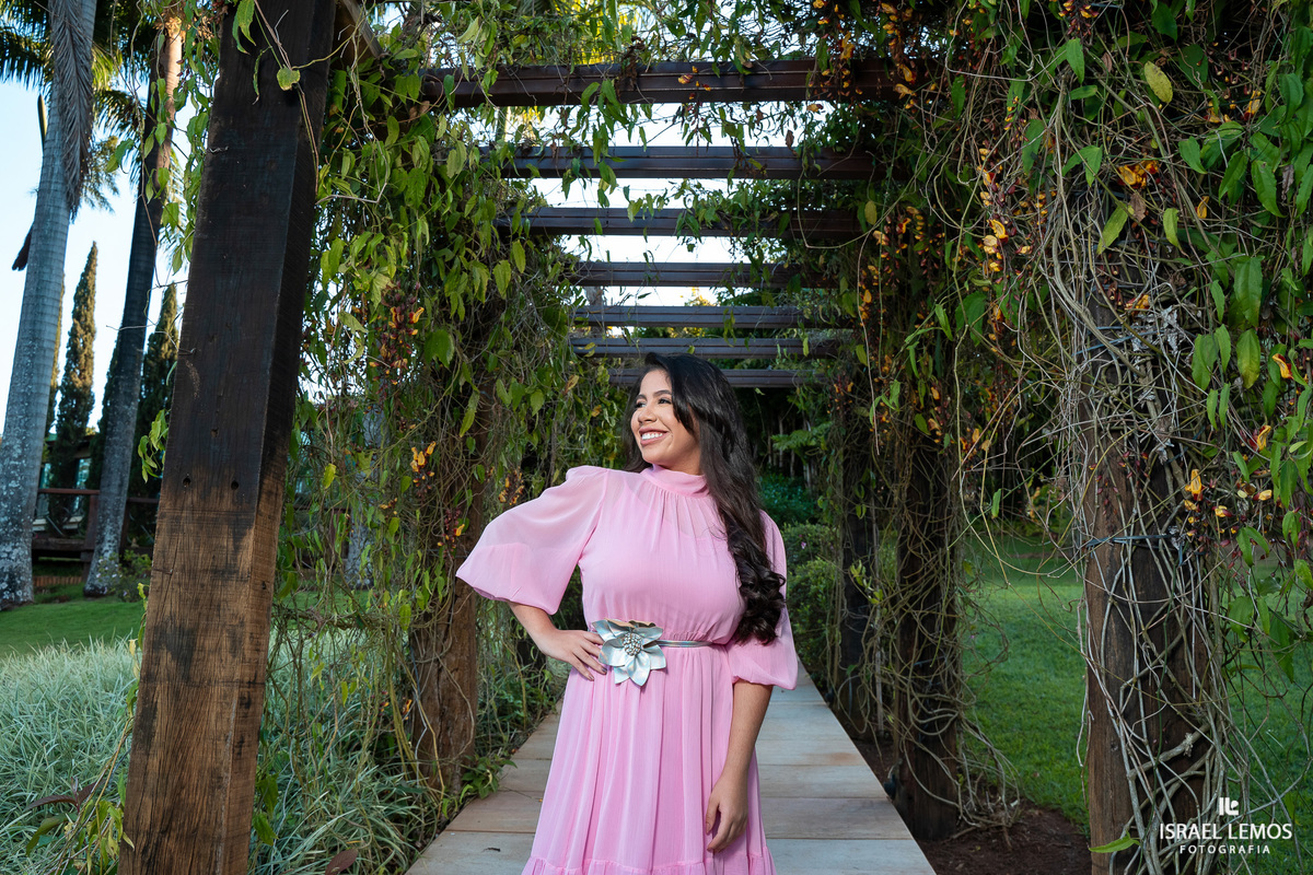 Fotografia de 15 anos na cidade de nova serrana com fotos lindas da debutante de nova serrana lara fotos oficiais pelo fotografo de casamento Israel lemos