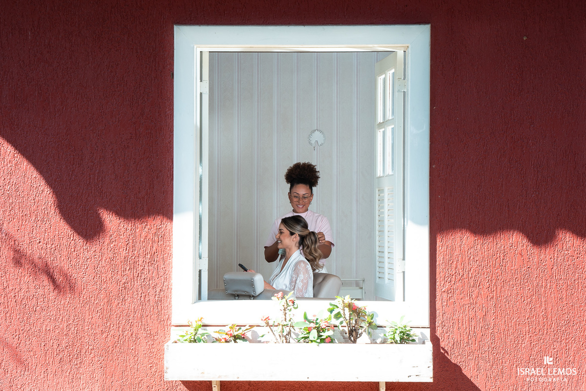 noiva se arrumando no Espaço Sanctuarium na cidade de betim