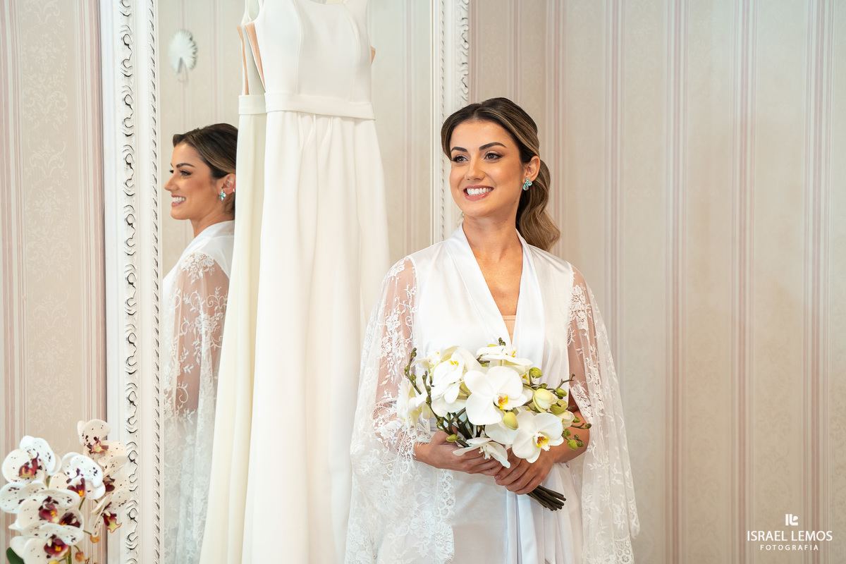 noiva se arrumando no Espaço Sanctuarium na cidade de betim