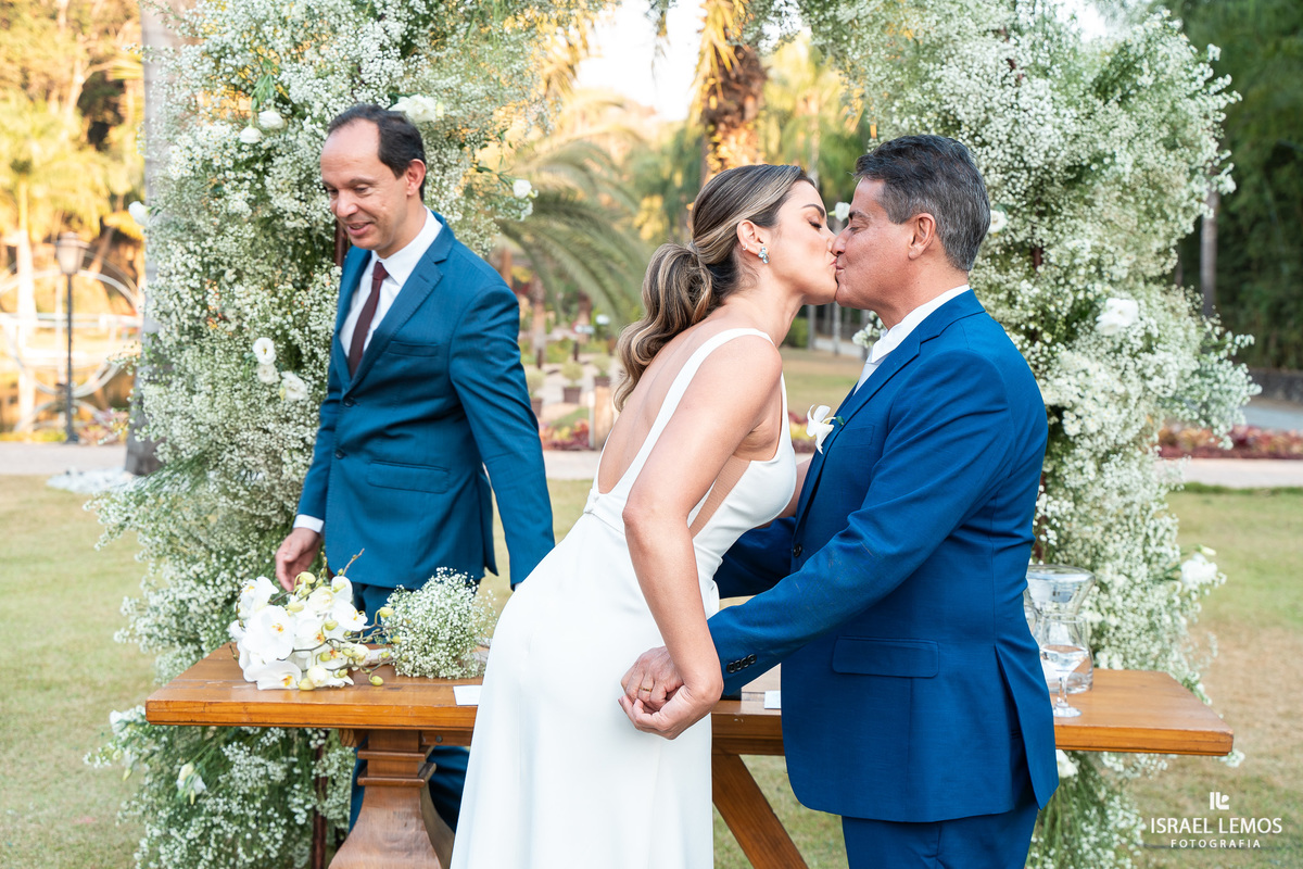 Fotografia de casamento no Espaço Sanctuarium com lindas fotos do fotografo Israel lemos em betim