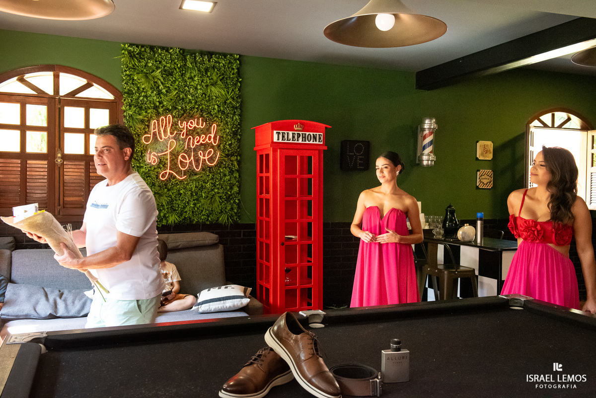 noivo se arrumando no Espaço Sanctuarium na cidade de betim