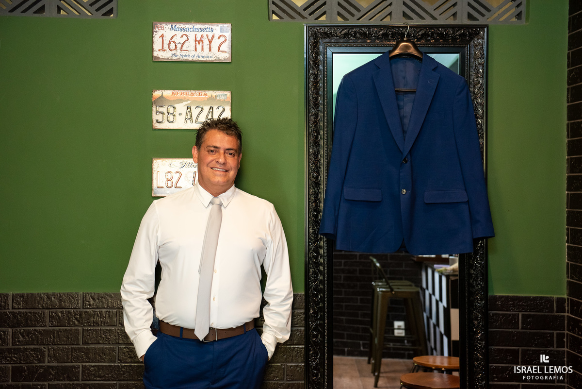 noivo se arrumando no Espaço Sanctuarium na cidade de betim