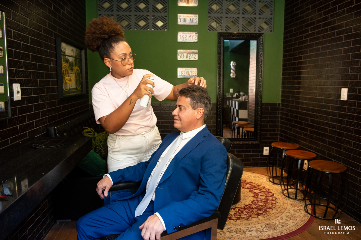 noivo se arrumando no Espaço Sanctuarium na cidade de betim