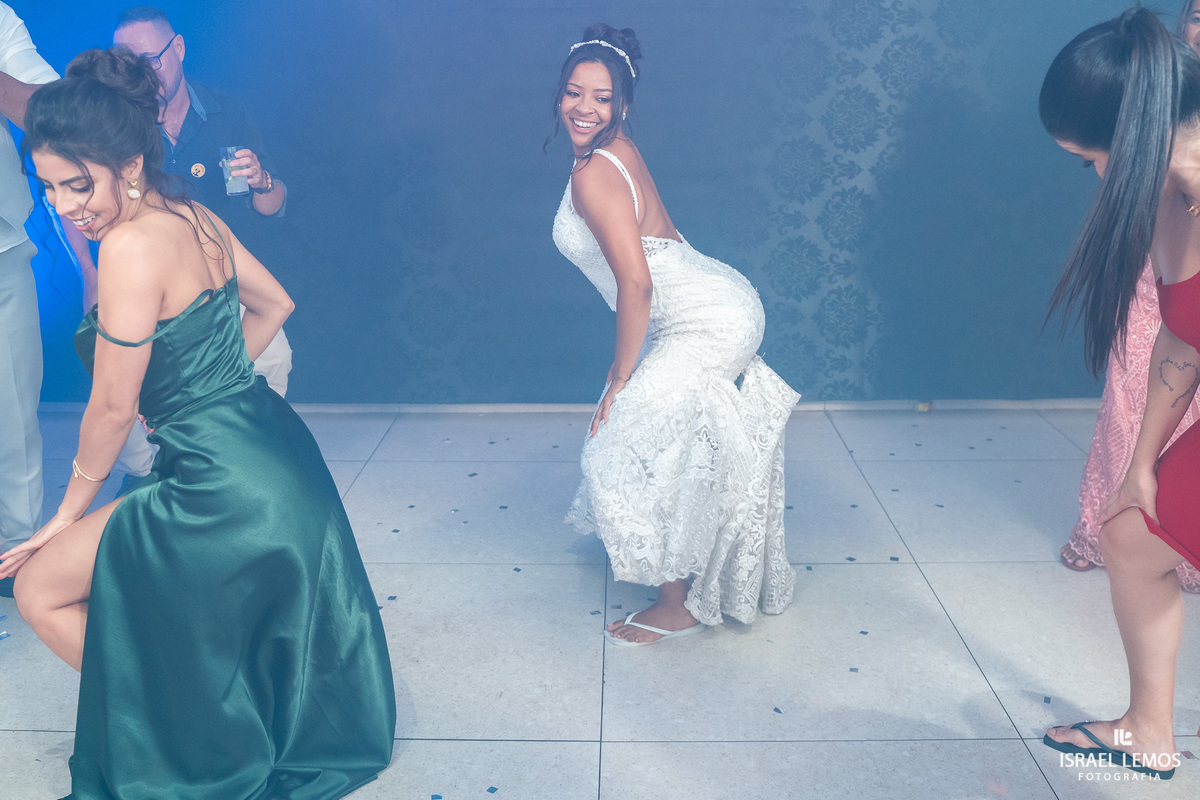 noiva vai ao chama em casamento na cidade de brasilia 