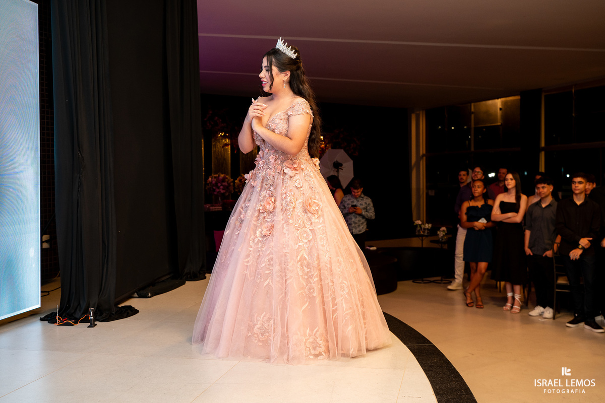 Fotografia de debutante 15 anos na cidade de nova serrana com o fotografo Israel Lemos de nova serrana no Residencial Parque das Águas
