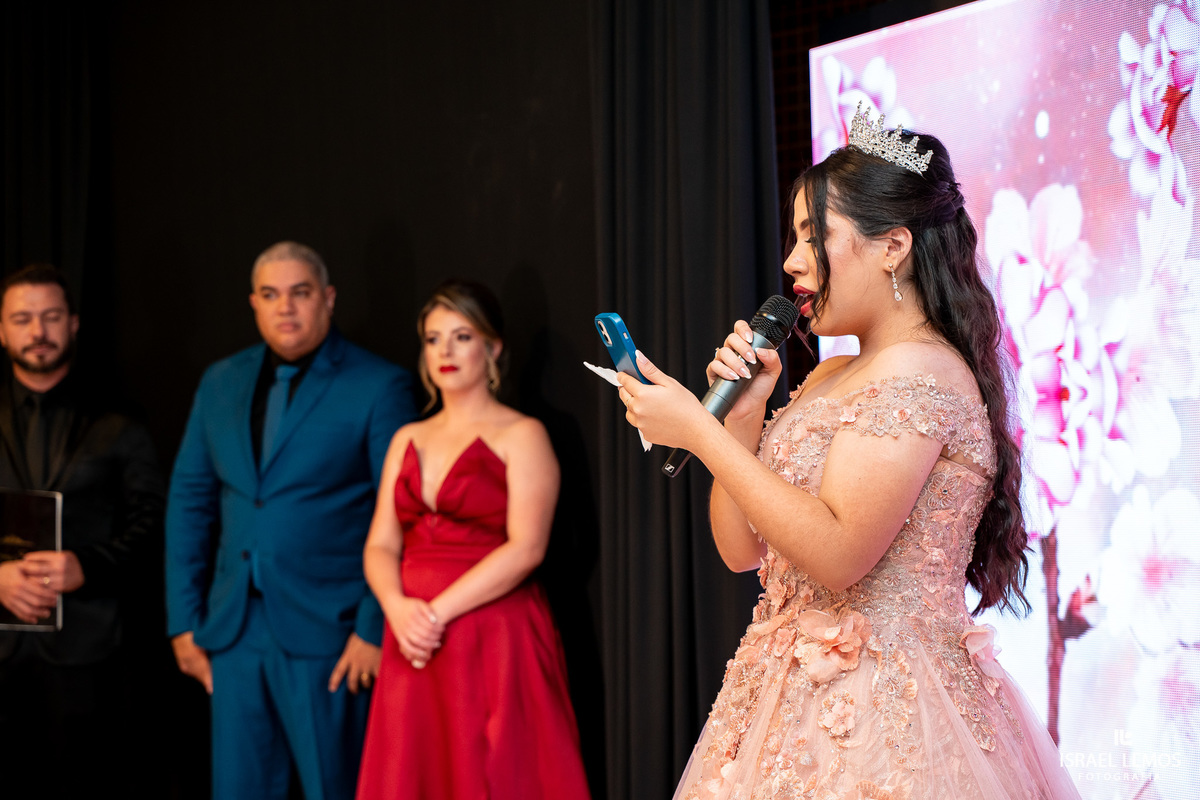 Fotografia de debutante 15 anos na cidade de nova serrana com o fotografo Israel Lemos de nova serrana no Residencial Parque das Águas