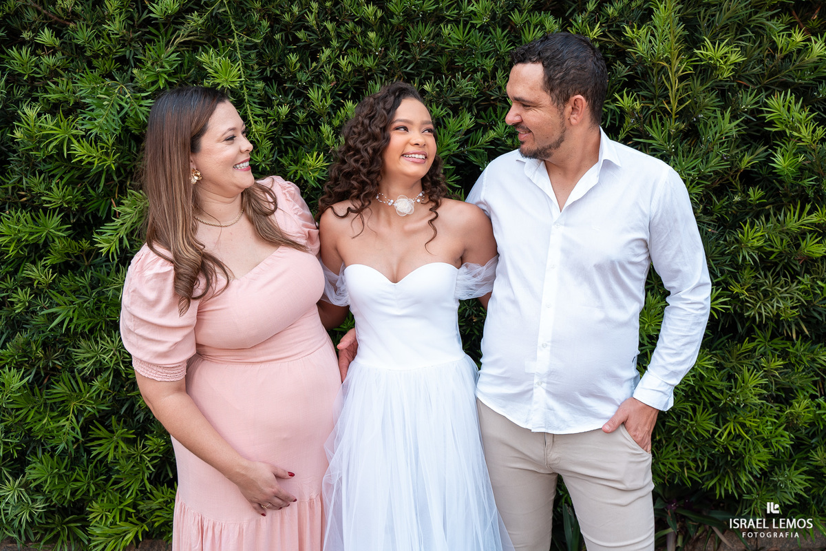 Fotografia de 15 anos debutante na cidade de Igaratinga pelo fotográfico Israel Lemos fotografo em Igaratinga 