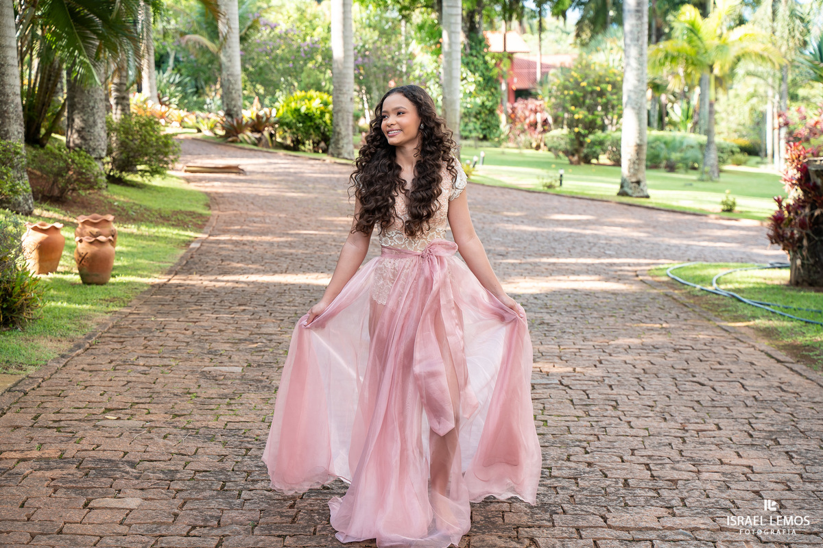 Fotografia de 15 anos debutante na cidade de Igaratinga pelo fotográfico Israel Lemos fotografo em Igaratinga 
