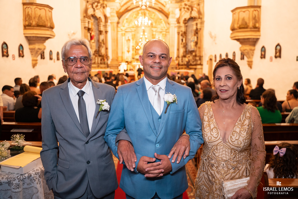 FOtografo de casamento em Mateus lemes faz lindas fotos na Igreja de Santo Antonio em Mateus leme com o fotografo Israel lemos 