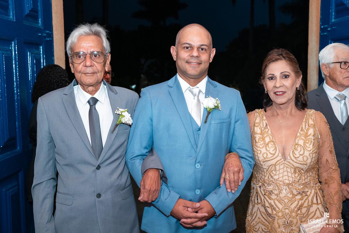 FOtografo de casamento em Mateus lemes faz lindas fotos na Igreja de Santo Antonio em Mateus leme com o fotografo Israel lemos 