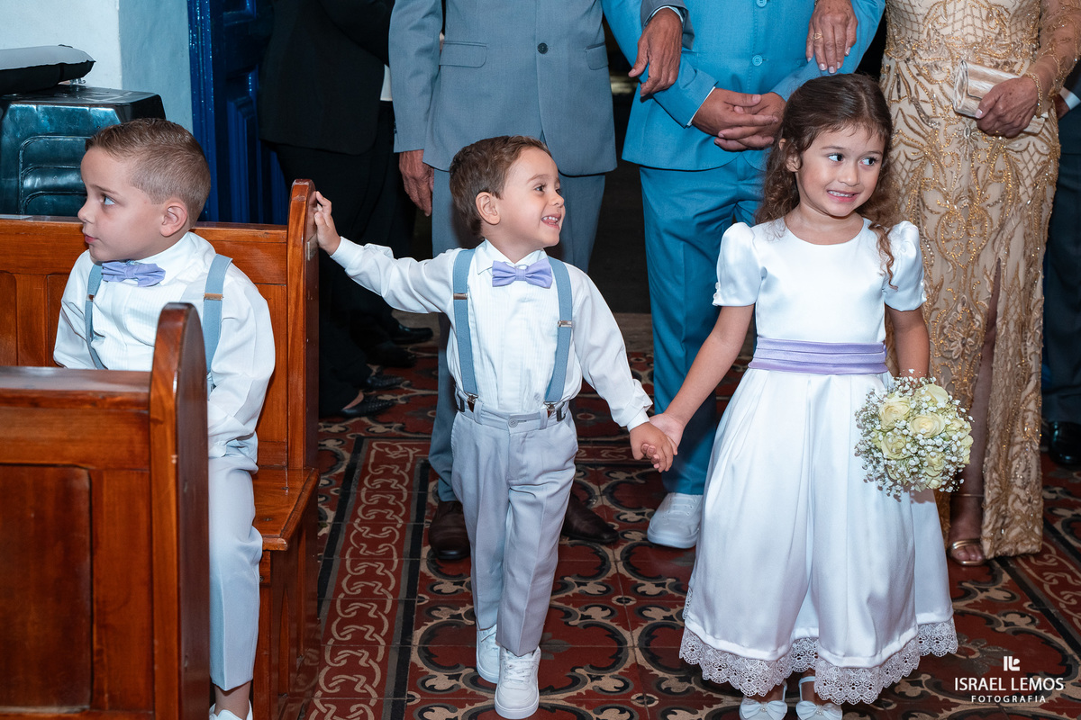 FOtografo de casamento em Mateus lemes faz lindas fotos na Igreja de Santo Antonio em Mateus leme com o fotografo Israel lemos 