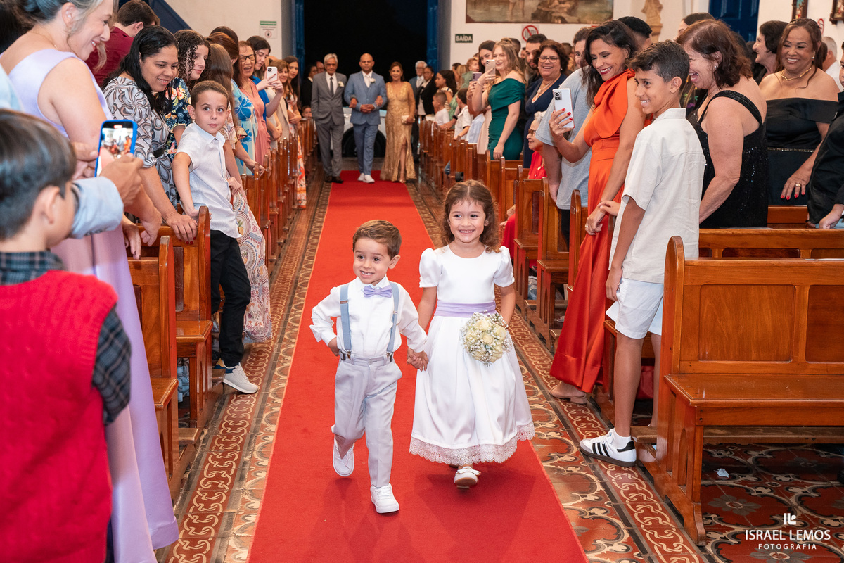 FOtografo de casamento em Mateus lemes faz lindas fotos na Igreja de Santo Antonio em Mateus leme com o fotografo Israel lemos 