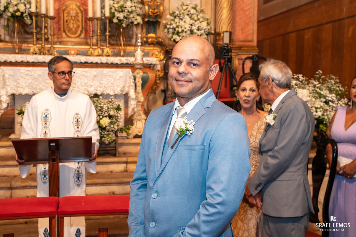 FOtografo de casamento em Mateus lemes faz lindas fotos na Igreja de Santo Antonio em Mateus leme com o fotografo Israel lemos 