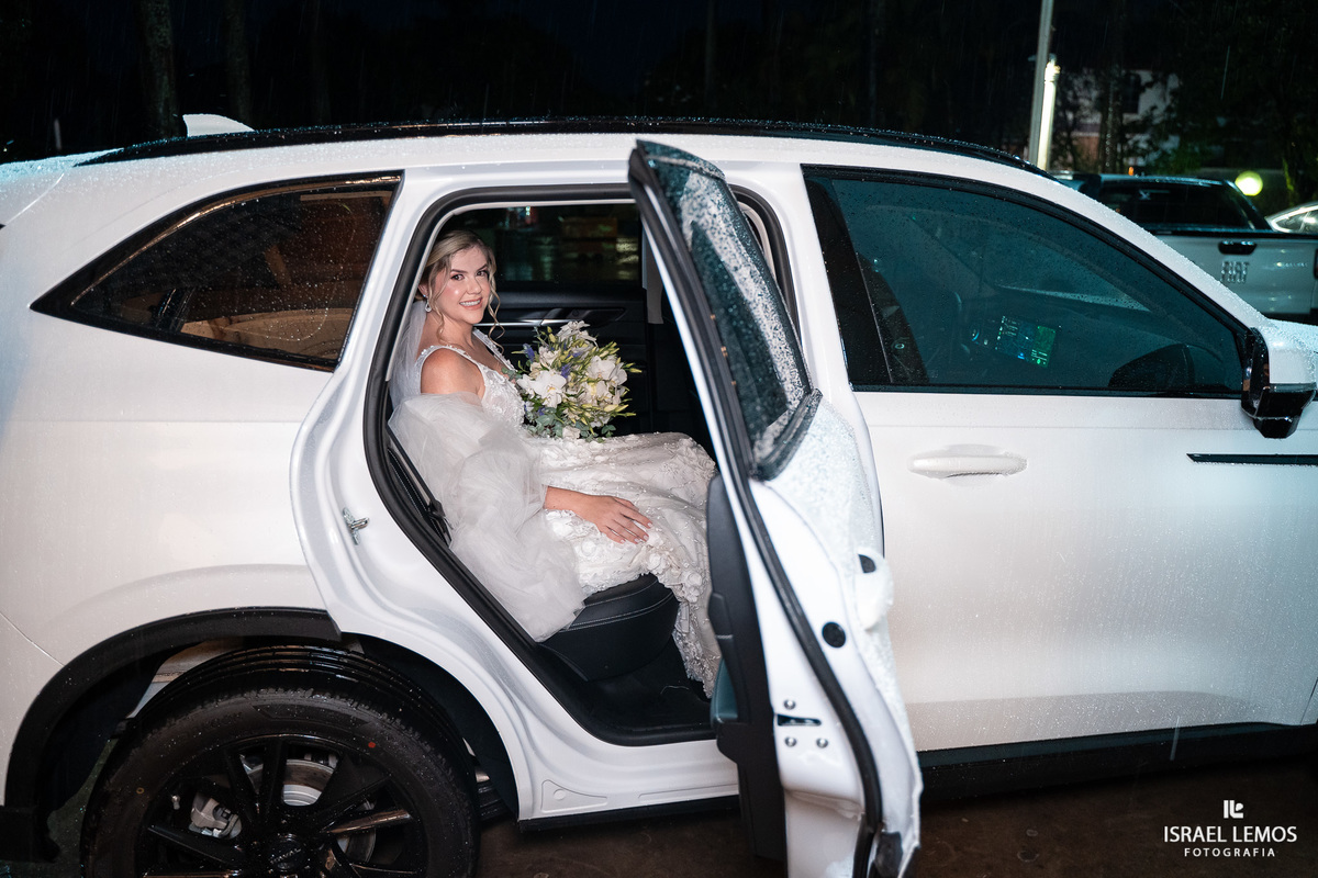 FOtografo de casamento em Mateus lemes faz lindas fotos na Igreja de Santo Antonio em Mateus leme com o fotografo Israel lemos 