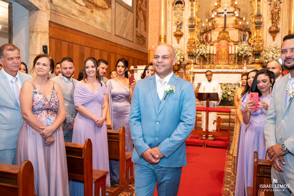 FOtografo de casamento em Mateus lemes faz lindas fotos na Igreja de Santo Antonio em Mateus leme com o fotografo Israel lemos 