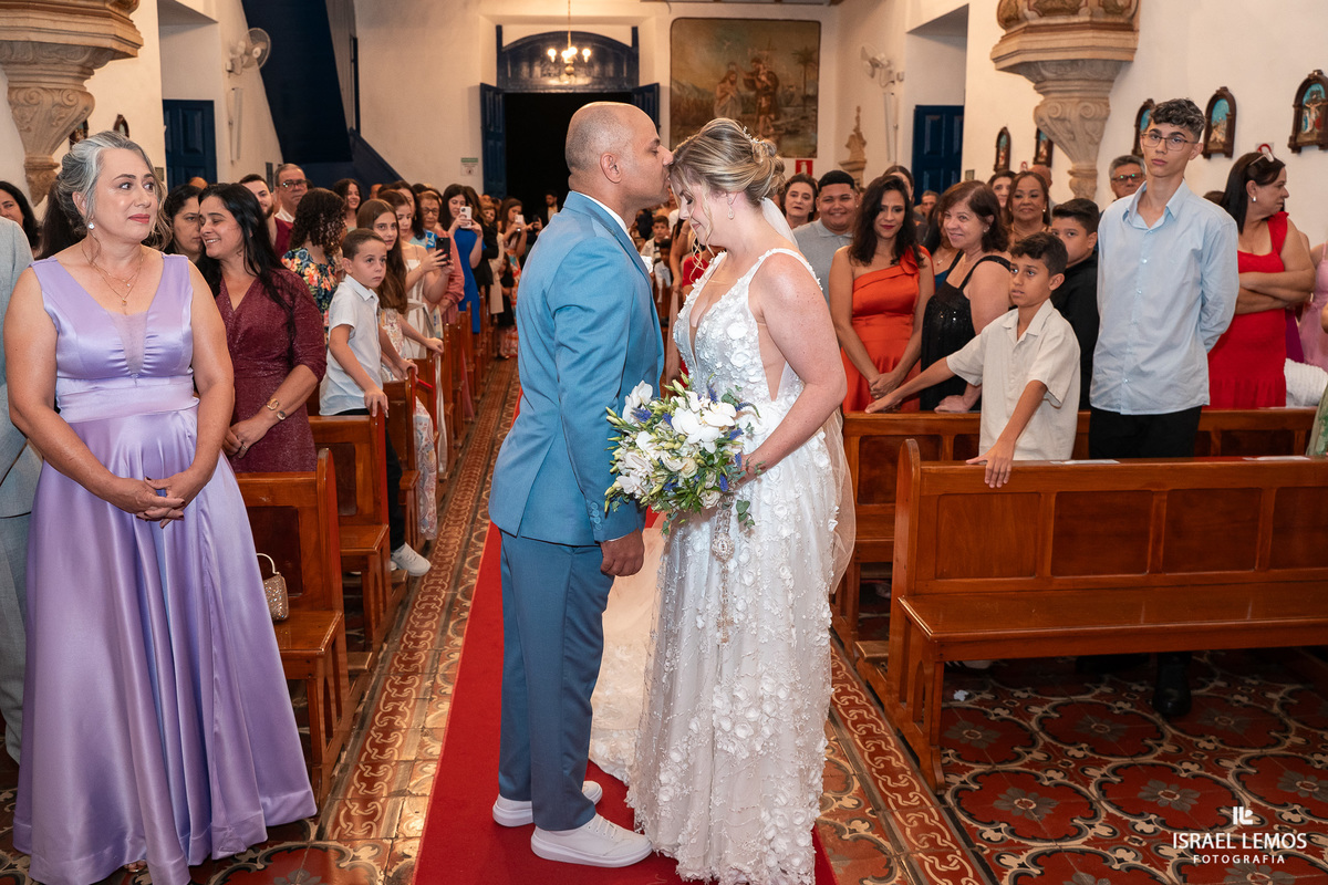 FOtografo de casamento em Mateus lemes faz lindas fotos na Igreja de Santo Antonio em Mateus leme com o fotografo Israel lemos 