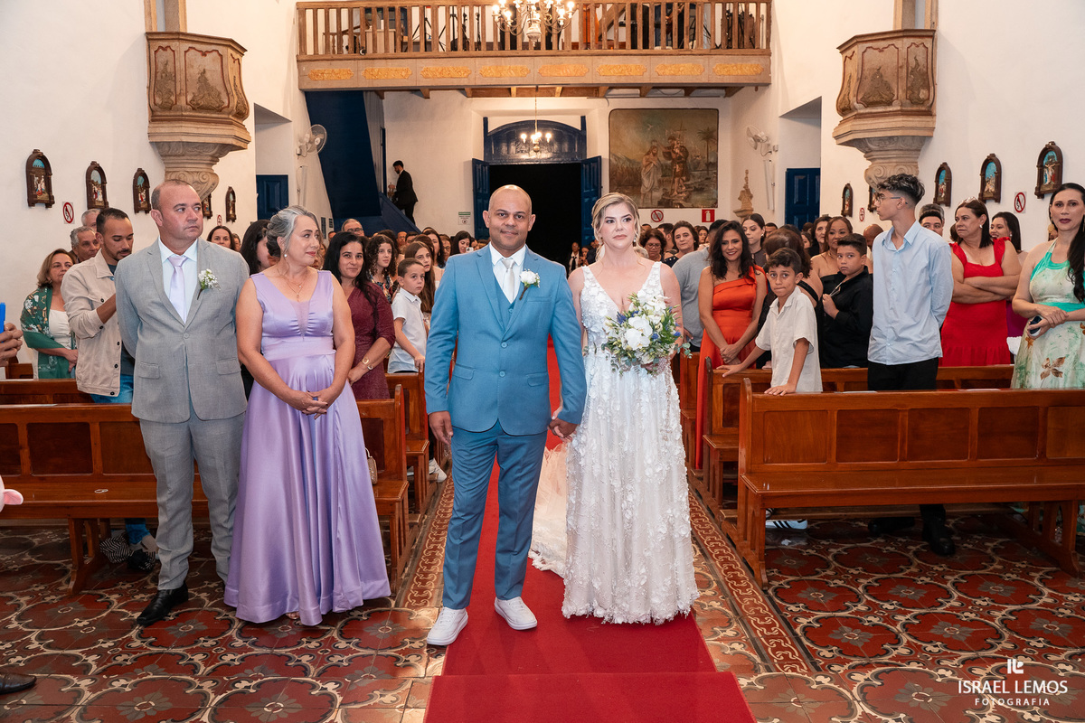 FOtografo de casamento em Mateus lemes faz lindas fotos na Igreja de Santo Antonio em Mateus leme com o fotografo Israel lemos 