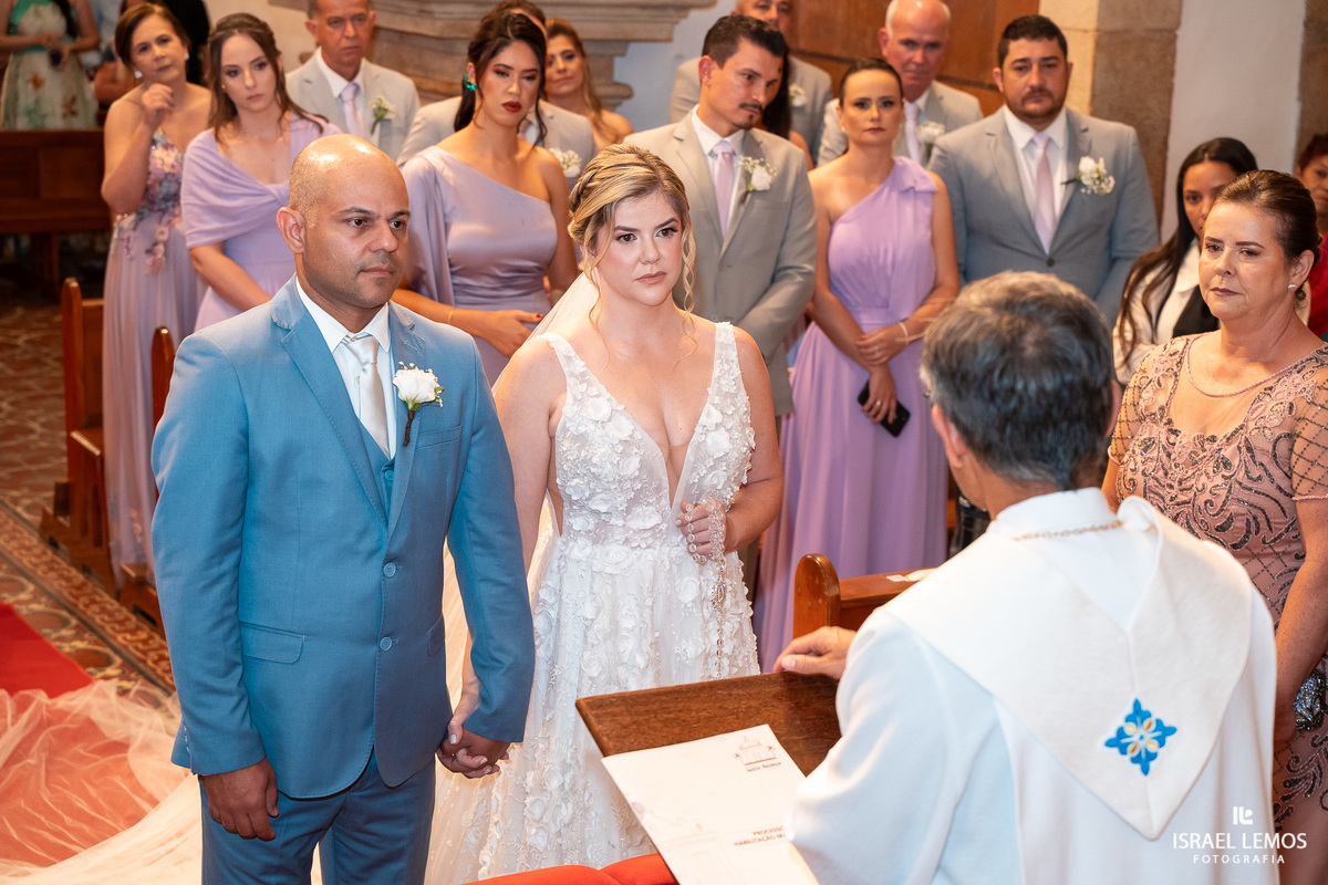 FOtografo de casamento em Mateus lemes faz lindas fotos na Igreja de Santo Antonio em Mateus leme com o fotografo Israel lemos 