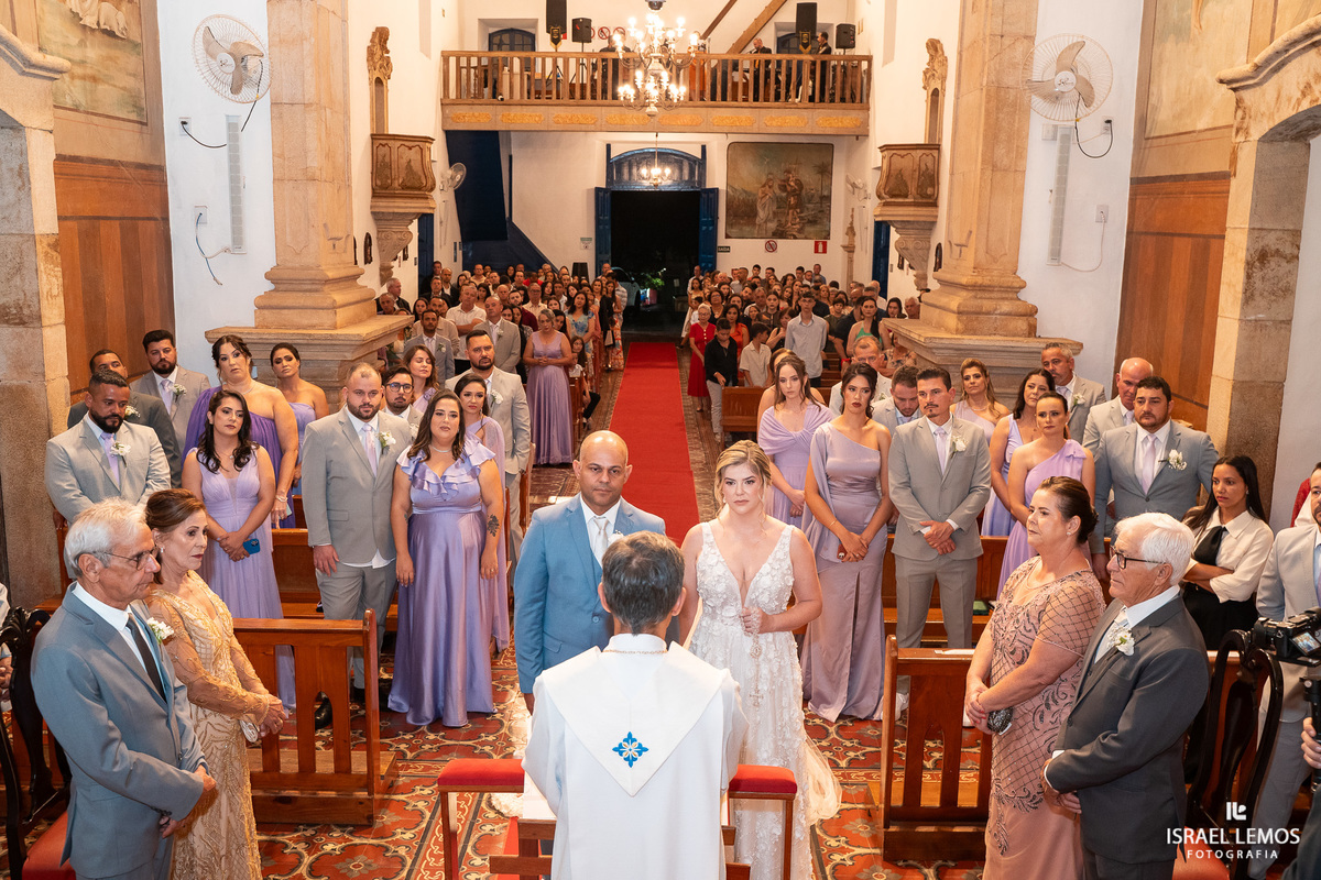 FOtografo de casamento em Mateus lemes faz lindas fotos na Igreja de Santo Antonio em Mateus leme com o fotografo Israel lemos 
