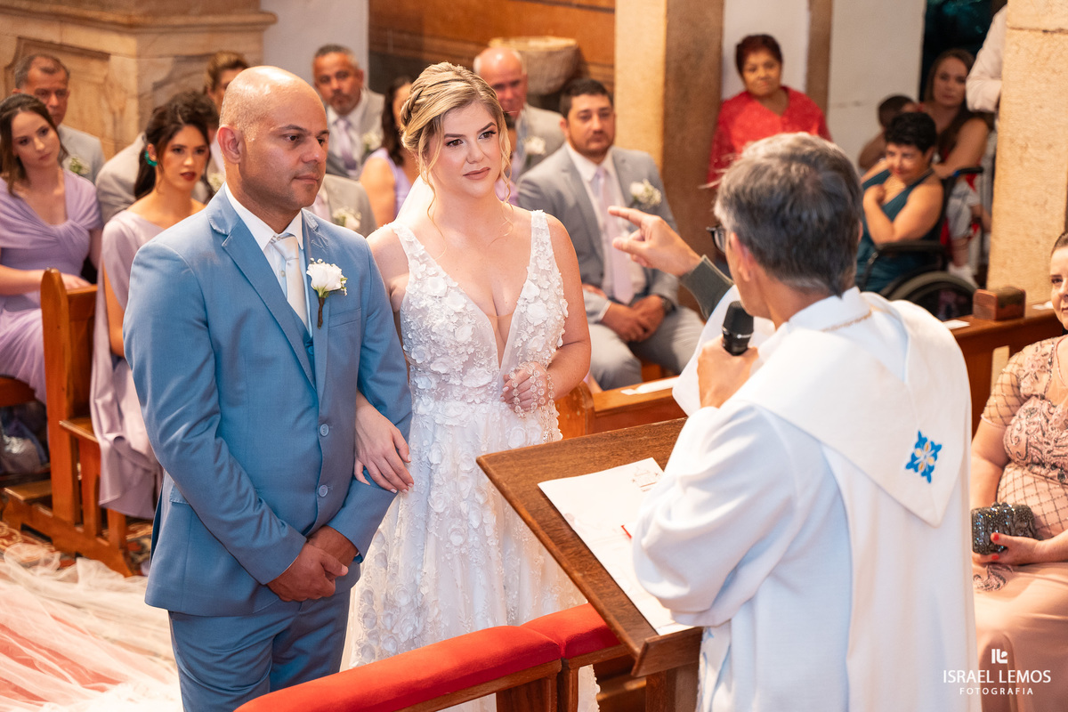 FOtografo de casamento em Mateus lemes faz lindas fotos na Igreja de Santo Antonio em Mateus leme com o fotografo Israel lemos 