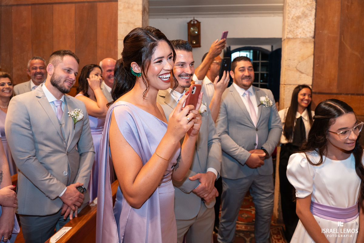 FOtografo de casamento em Mateus lemes faz lindas fotos na Igreja de Santo Antonio em Mateus leme com o fotografo Israel lemos 