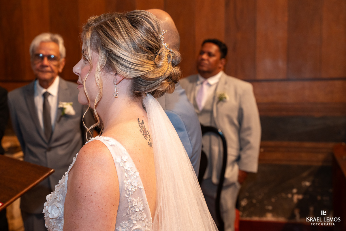 FOtografo de casamento em Mateus lemes faz lindas fotos na Igreja de Santo Antonio em Mateus leme com o fotografo Israel lemos 