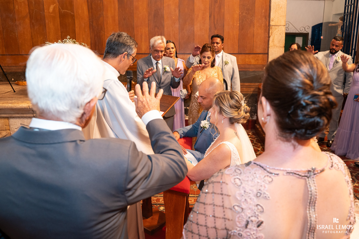 FOtografo de casamento em Mateus lemes faz lindas fotos na Igreja de Santo Antonio em Mateus leme com o fotografo Israel lemos 