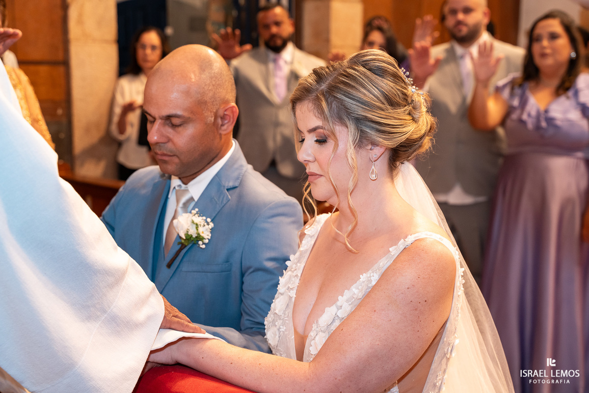 FOtografo de casamento em Mateus lemes faz lindas fotos na Igreja de Santo Antonio em Mateus leme com o fotografo Israel lemos 