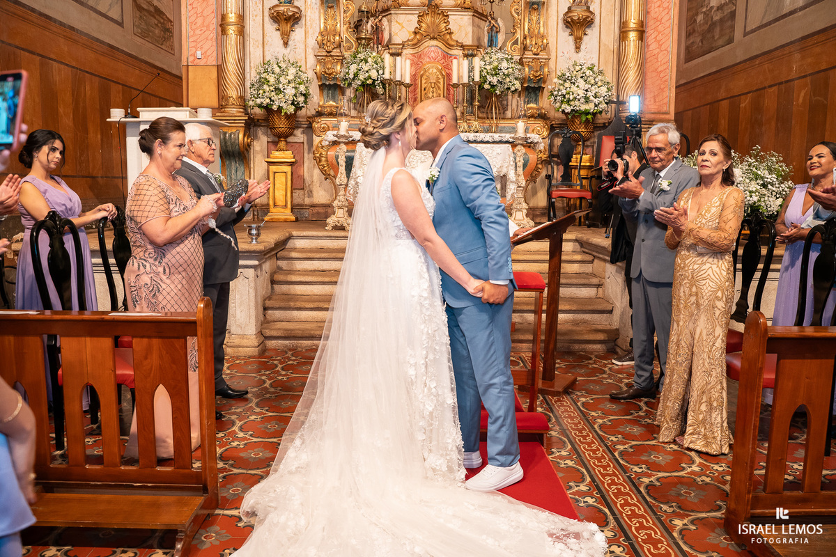 FOtografo de casamento em Mateus lemes faz lindas fotos na Igreja de Santo Antonio em Mateus leme com o fotografo Israel lemos 