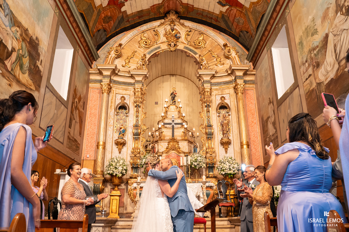 FOtografo de casamento em Mateus lemes faz lindas fotos na Igreja de Santo Antonio em Mateus leme com o fotografo Israel lemos 