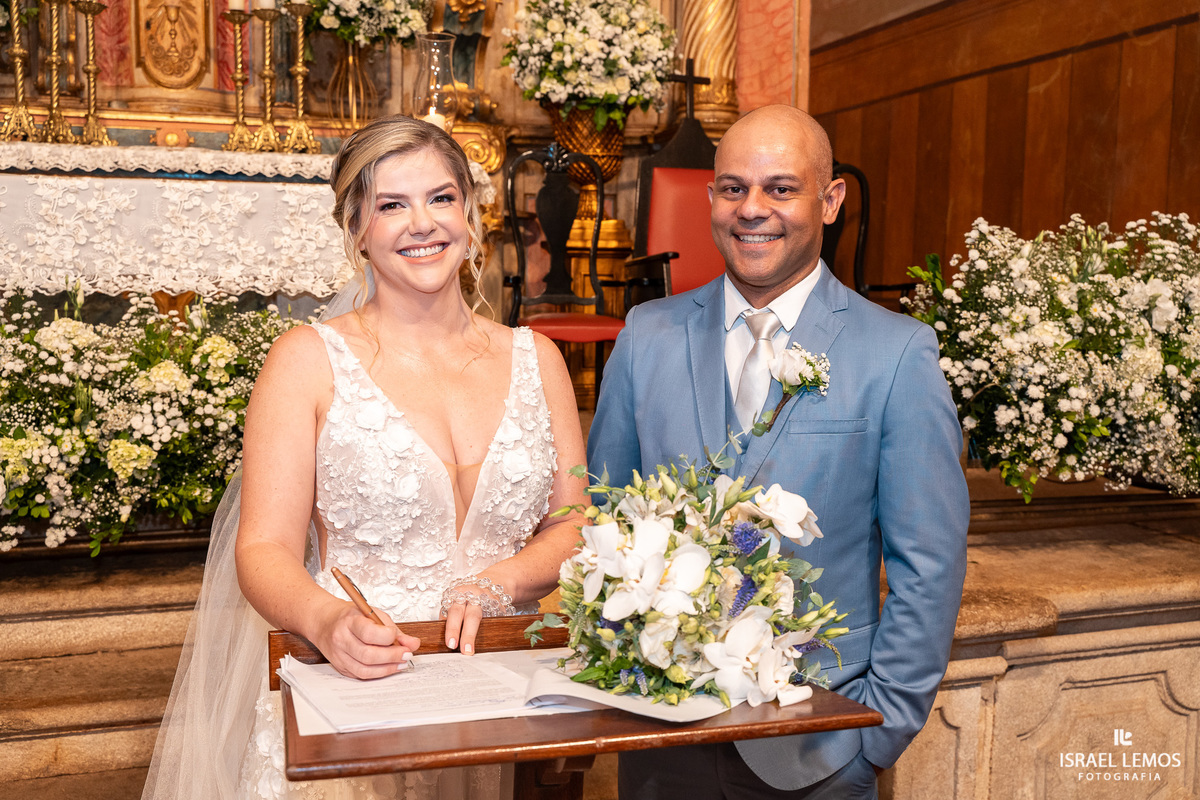 FOtografo de casamento em Mateus lemes faz lindas fotos na Igreja de Santo Antonio em Mateus leme com o fotografo Israel lemos 