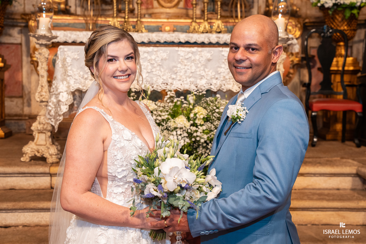 FOtografo de casamento em Mateus lemes faz lindas fotos na Igreja de Santo Antonio em Mateus leme com o fotografo Israel lemos 