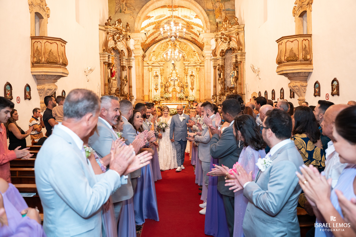 FOtografo de casamento em Mateus lemes faz lindas fotos na Igreja de Santo Antonio em Mateus leme com o fotografo Israel lemos 