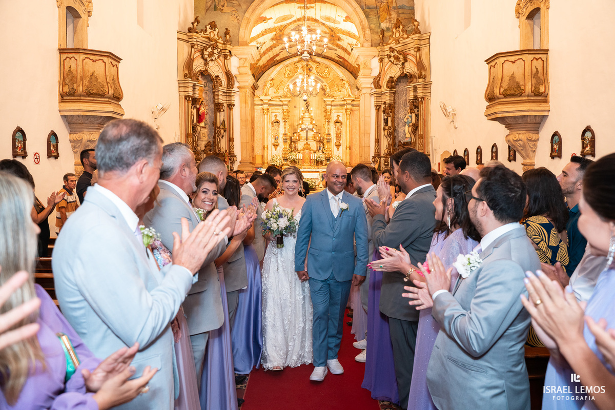 FOtografo de casamento em Mateus lemes faz lindas fotos na Igreja de Santo Antonio em Mateus leme com o fotografo Israel lemos 