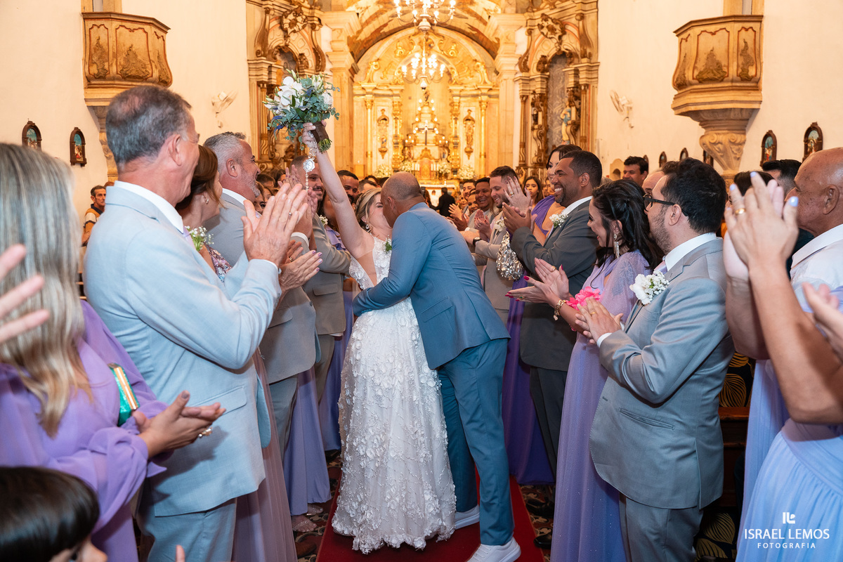 FOtografo de casamento em Mateus lemes faz lindas fotos na Igreja de Santo Antonio em Mateus leme com o fotografo Israel lemos 
