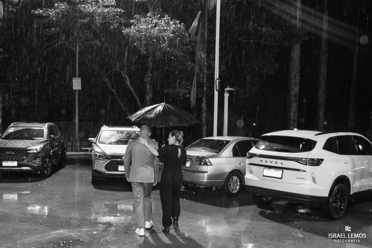 FOtografo de casamento em Mateus lemes faz lindas fotos na Igreja de Santo Antonio em Mateus leme com o fotografo Israel lemos 