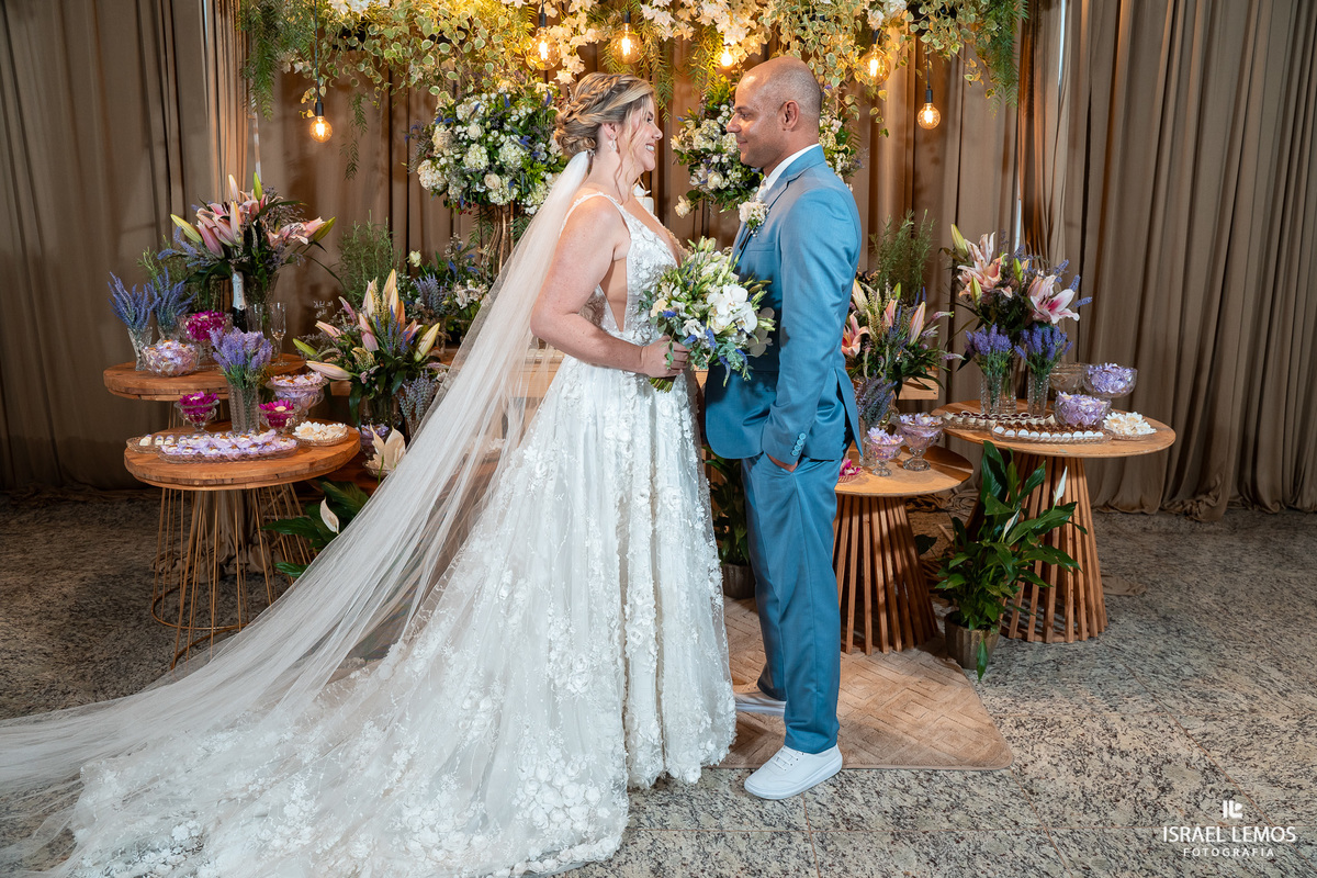 Fotografo faz lindas fotos em casamento na recepção em Mateus leme