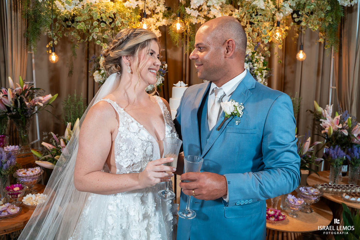 Fotografo faz lindas fotos em casamento na recepção em Mateus leme