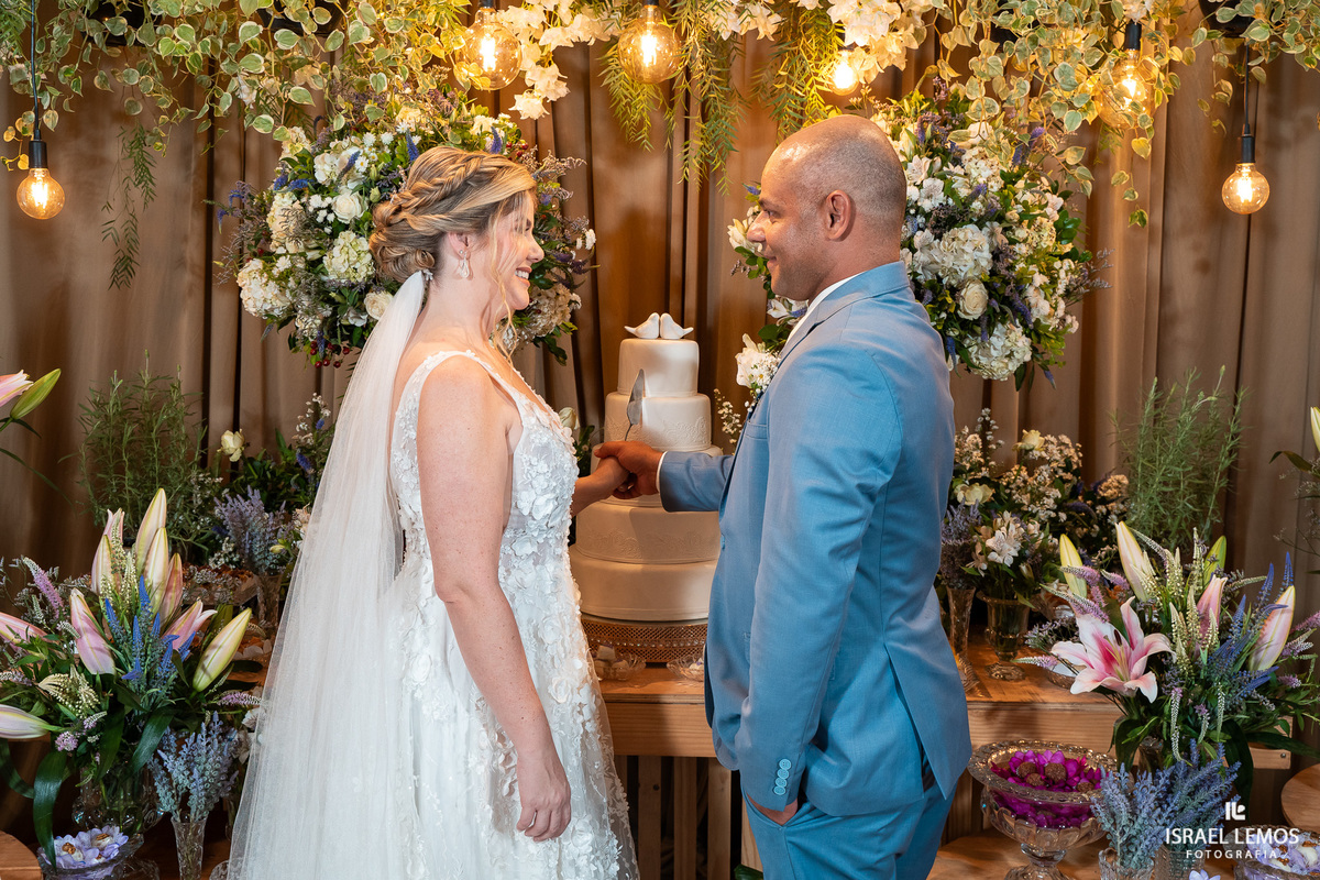 Fotografo faz lindas fotos em casamento na recepção em Mateus leme