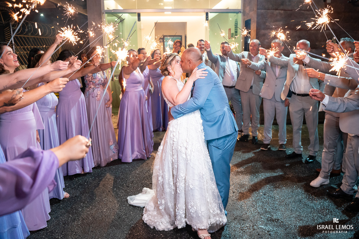 Fotografo faz lindas fotos em casamento na recepção em Mateus leme