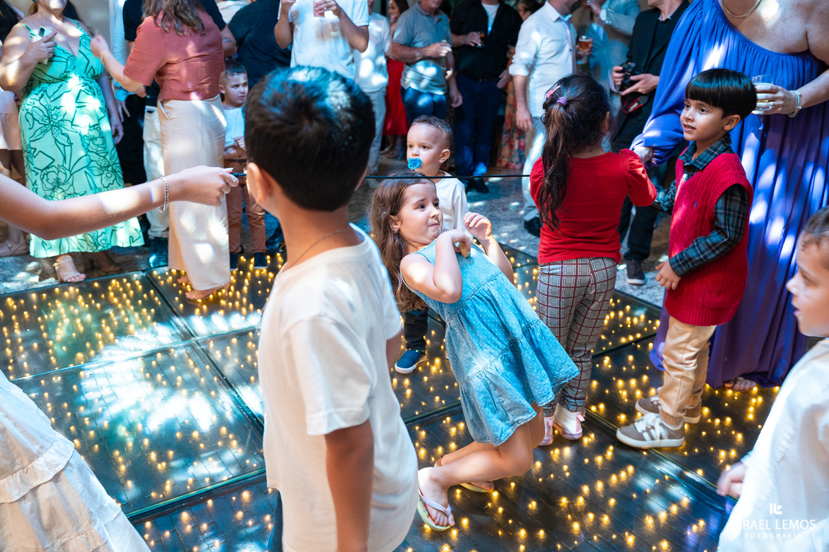 Fotografo faz lindas fotos em casamento na recepção em Mateus leme