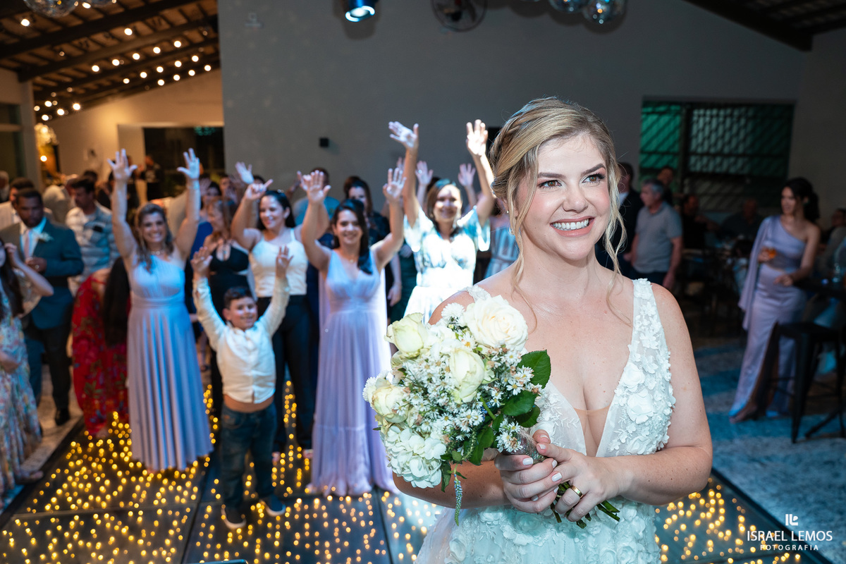 Fotografo faz lindas fotos em casamento na recepção em Mateus leme
